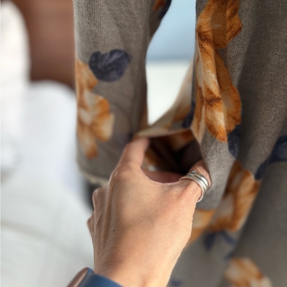 NWOT Hailey & Co. Gray Floral V-Neck 3/4 Sleeve Knee Length Dress w Pockets - Picture 7 of 15